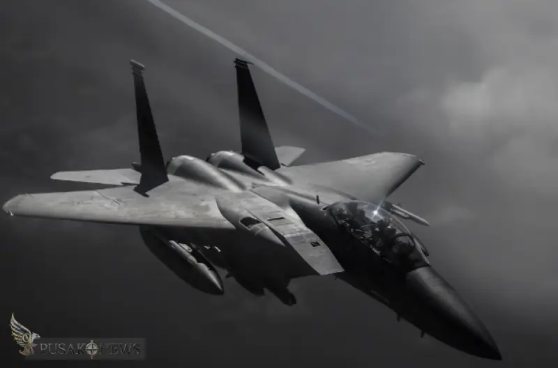 A U.S. Air Force F-15E Strike Eagle flies over Iraq on May 5, 2018/U.S. Air Force
