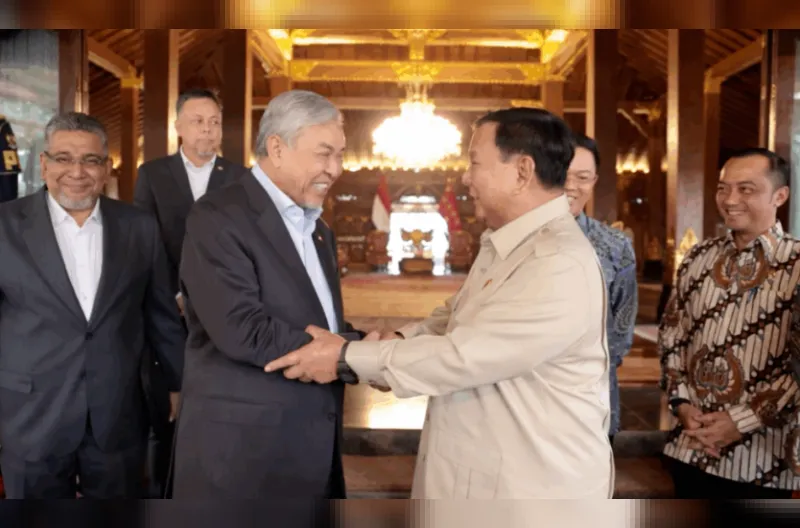 Presiden Prabowo Subianto menerima kunjungan Wakil Perdana Menteri (WPM) Malaysia Ahmad Zahid Hamidi di kediamannya di Hambalang, Kabupaten Bogor, Jawa Barat, pada Jumat, 18 September 2026.
