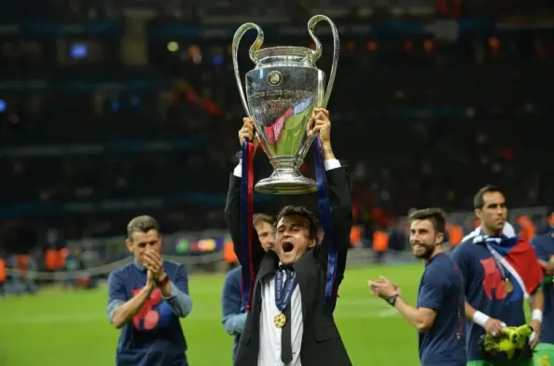 Dan inilah sang manajer asal Spanyol dengan gelar ketiganya malam ini. Sebuah prestasi luar biasa bagi pria berusia 56 tahun ini.