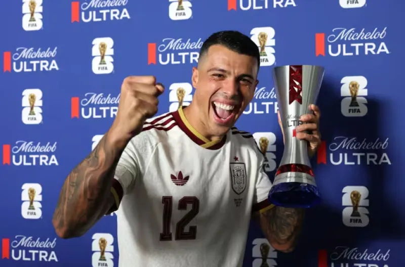 Pemain Terbaik Pertandingan Michelob Ultra Superior, Pedro Porro (Spanyol)