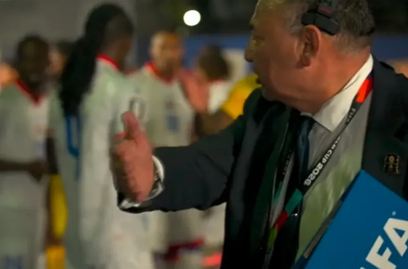 Para pemain Haiti dan Skotlandia memasuki lapangan hampir dua menit lebih lambat dari jadwal.
