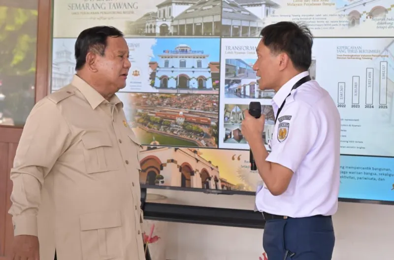 Direktur Utama PT Kereta Api Indonesia (Persero), Bobby Rasyidin, menjelaskan bahwa Stasiun Semarang Tawang mulai dioperasikan pada tahun 1914 setelah dibangun sejak 1911 pada masa pemerintahan Hindia Belanda