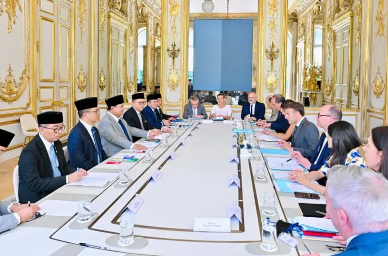 Presiden Republik Indonesia Prabowo Subianto melakukan pertemuan bilateral dengan Presiden Republik Prancis Emmanuel Macron di Istana Élysée, Paris, pada Kamis, 28 Mei 2026.