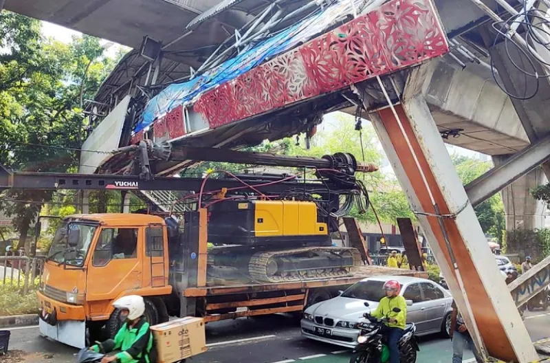 JPO Tendean Tak Bisa Diselamatkan, Pemprov DKI Segera Lakukan Pembongkaran JPO Tendean Tak Bisa Diselamatkan, Pemprov DKI Segera Lakukan Pembongkaran