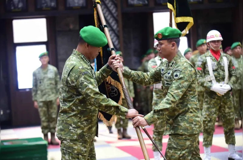 Kepala Staf Angkatan Darat (Kasad) Jenderal TNI Tandyo Budi R. memimpin Serah Terima Jabatan (Sertijab) sejumlah pejabat strategis TNI AD serta alih Komando dan Pengendalian (alih Kodal) enam Komando Resor Militer (Korem) ke enam Kodam baru di Aula A.H. Nasution, Markas Besar Angkatan Darat (Mabesad), Jakarta, Jumat (16/10/2026)