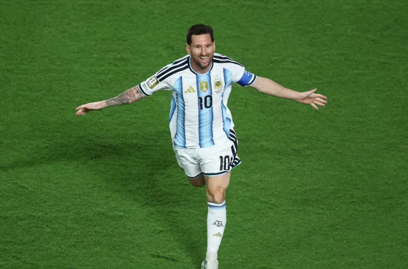 Argentina Awali Misi Pertahankan Gelar, Taklukkan Aljazair 3-0 dan Messi Cetak Hat-trick Bersejarah