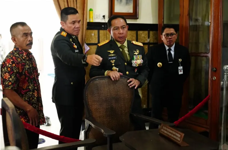 Panglima TNI Teladani Semangat Juang Pahlawan Bangsa Lewat Kunjungan ke Museum Diponegoro dan Museum Jenderal Sudirman