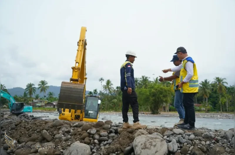 BWS Sumatera V Padang telah menyelesaikan tanggul darurat sepanjang 200 meter dengan tinggi sekitar 3 meter di kawasan Perumahan Lumin Park.