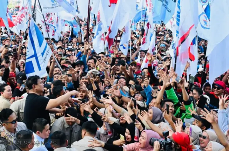 Presiden Prabowo Subianto tegaskan komitmen pemerintah dalam meningkatkan kesejahteraan pekerja melalui penyediaan hunian layak dan terjangkau pada Peringatan Hari Buruh Internasional yang digelar di kawasan Lapangan Silang Monumen Nasional (Monas), Jakar