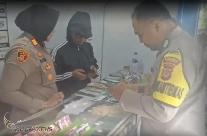 Konter HP di Bogor Jadi Tempat Edar Obat Keras
©PusakoNews.com/red