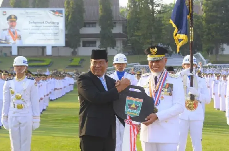 Gubernur Mahyeldi Raih Penghargaan Bergengsi IPDN, Apresiasi atas Kepemimpinan dan Reformasi Birokrasi di Sumatera Barat Gubernur Mahyeldi Raih Penghargaan Bergengsi IPDN, Apresiasi atas Kepemimpinan dan Reformasi Birokrasi di Sumatera Barat