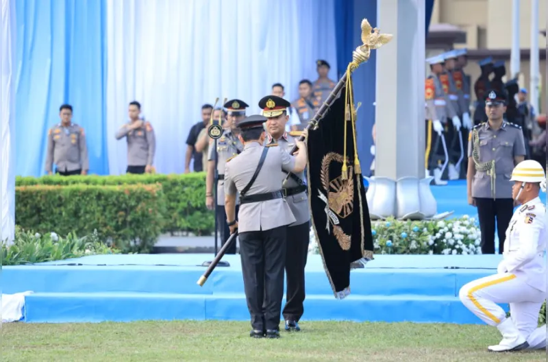 Panji Tribrata Diserahkan, Kepemimpinan Polri Resmi Beralih ke Jenderal Suyudi