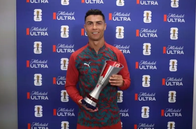 Pemain Terbaik Pertandingan Michelob Ultra Superior, Cristiano Ronaldo (Portugal)