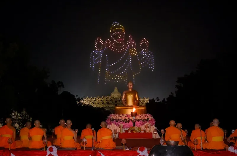 Menpar Dampingi Wapres pada Puncak Perayaan Waisak 2570 BE di Candi Borobudur