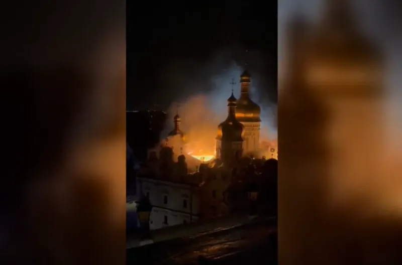 Biara Pechersk Lavra di Kyiv terbakar setelah serangan Rusia