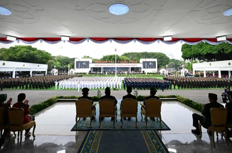 Presiden Prabowo Subianto memimpin Upacara Prasetya Perwira (Praspa) Tentara Nasional Indonesia (TNI) dan Kepolisian Negara Republik Indonesia (Polri) Tahun 2026 yang digelar di halaman depan Istana Merdeka, Jakarta, pada Rabu, 22 Juli 2026.