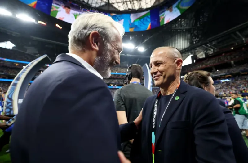 Sebastien Desabre, pelatih kepala RD Kongo dengan Fabio Cannavaro, pelatih kepala Uzbekistan