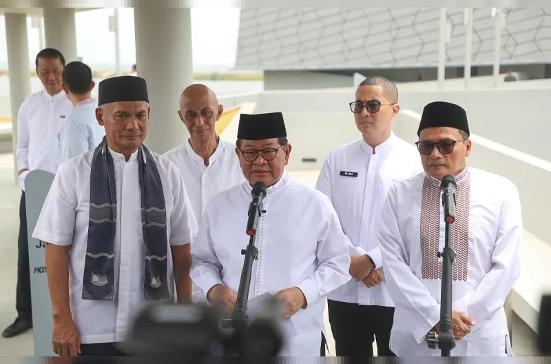 Gubernur DKI Jakarta, Pramono Anung meresmikan Masjid Apung An-Nur di kawasan Pantai Ancol, Jakarta Utara