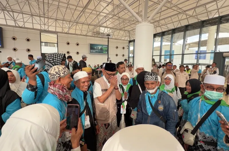 Langsung Lepas 393 Jemaah UPG 10, Menhaj Apresiasi Kloter yang Pulang Utuh dan Tertib