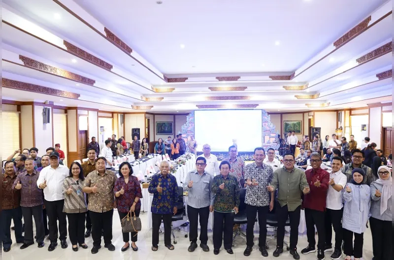 Anggota Baleg DPR RI Abdul Hakim Bafagih usai kunjungan kerja dalam rangka menyerap aspirasi terkait RUU Hak Cipta, kerja ke Denpasar, Bali, Senin (26/10/2026)