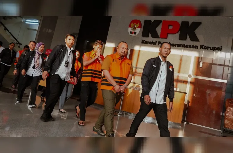 KPK menetapkan dan menahan lima tersangka dugaan korupsi Dana Siap Pakai BNPB, terdiri atas dua tenaga ahli, seorang pejabat pembuat komitmen, dan dua pihak swasta.