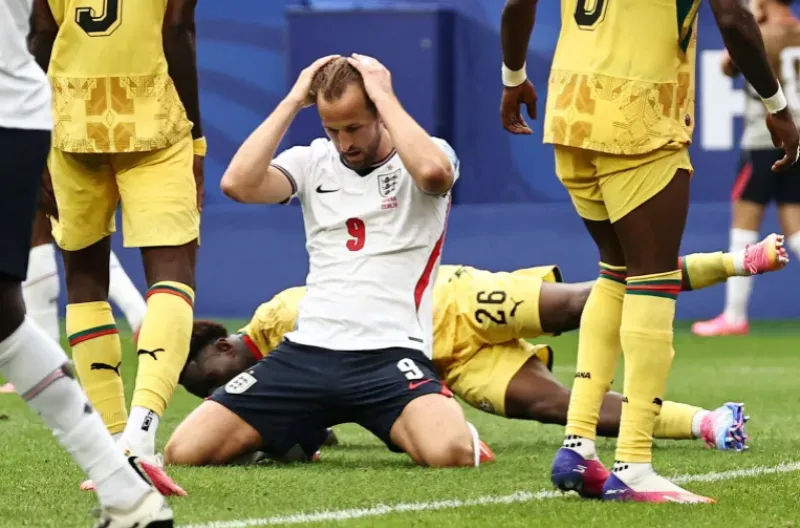 Harry Kane gagal memanfaatkan peluang emas Setelah sepakannya melambung tinggi.