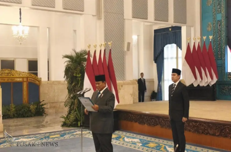 Prabowo Subianto secara resmi melantik sejumlah pejabat strategis negara di Istana Negara pada Jumat (10/4/2026).
©PusakoNews.com/red