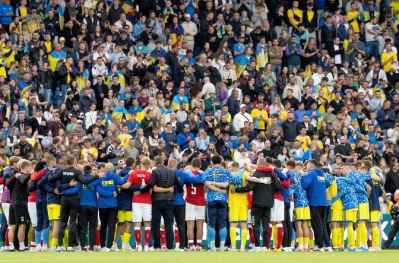 Pertandingan hari Minggu dihentikan pada menit ke-79.