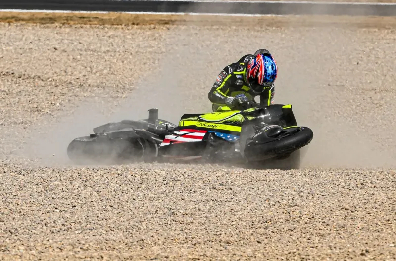 Ai Ogura, Pembalap SuperFile Trackhouse MotoGP Team itu mengalami kecelakaan pada lap kesembilan atau dalam laporan resmi MotoGP Indonesia disebut lap ke-10, dan gagal mencetak poin.