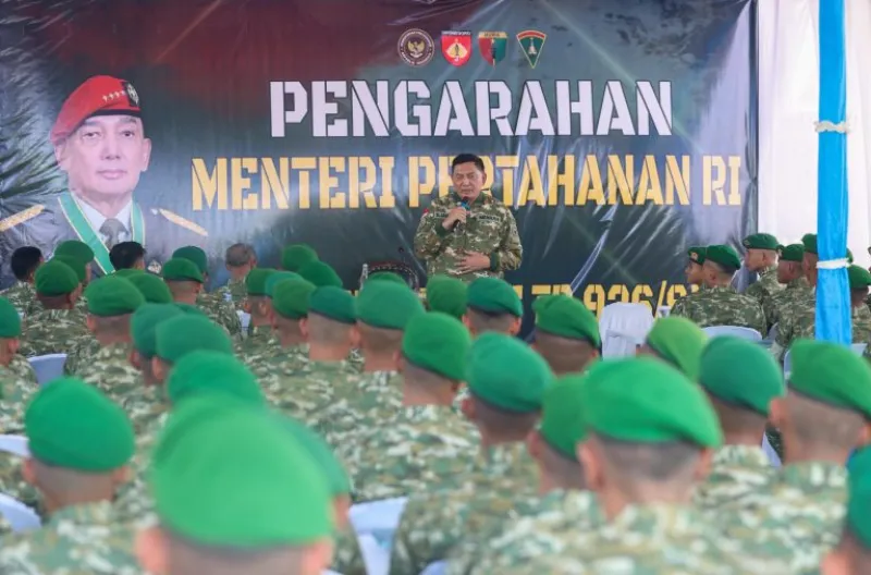 Menhan Sjafrie Tinjau Yonif TP 936, Tegaskan TNI Harus Berdampak Nyata bagi Masyarakat Menhan Sjafrie Tinjau Yonif TP 936, Tegaskan TNI Harus Berdampak Nyata bagi Masyarakat