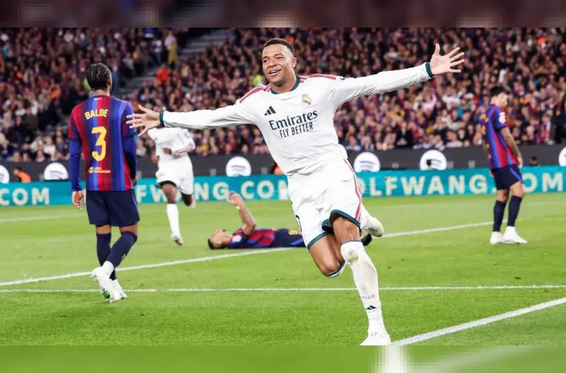 Kylian Mbappé mencetak kedua gol dalam kemenangan Real Madrid 2-1 atas Barcelona pada hari Minggu di ibu kota Catalan
