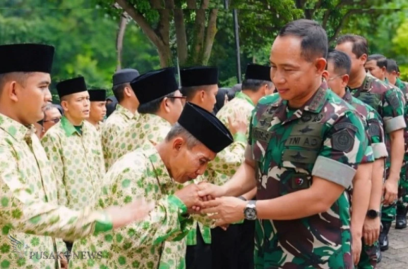 Panglima TNI Jenderal Agus Subiyanto melepas personel dan ASN TNI yang berangkat umroh.
©PusakoNews.com/red