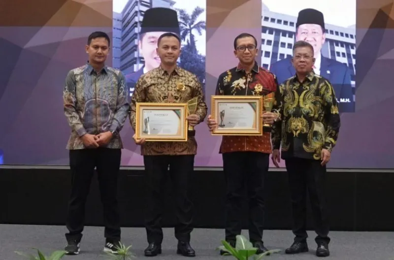 Menhan Sjafrie Dinilai Terbaik di Bidang Komunikasi dan Informasi, Raih Pemred Award 2026