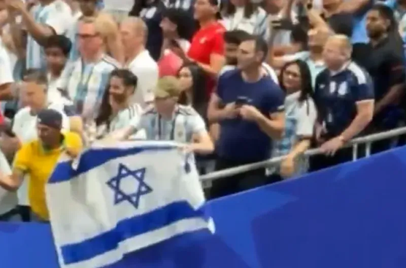 Usai Pernyataan Hossam Hassan soal Gaza, Suporter Argentina Kibarkan Bendera Israel