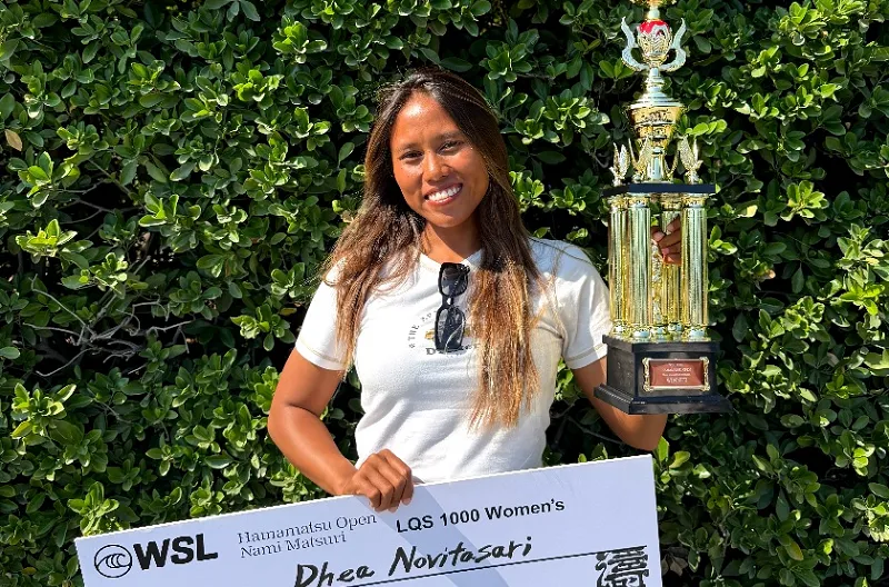 Atlet selancar Indonesia, Dhea Natasya, menorehkan sejarah baru di ajang World Surf League (WSL) Longboard Qualifying Series (LQS) Hamamatsu Open 2026 di Hamamatsu, Jepang.