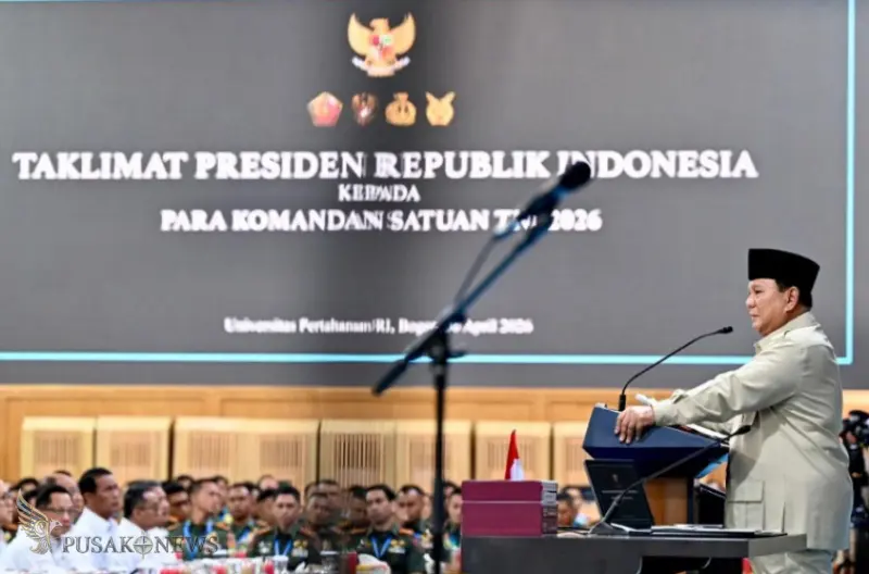 Presiden Prabowo Subianto memberikan taklimat kepada para Komandan Satuan TNI Tahun 2026 dalam sebuah acara yang digelar di Universitas Pertahanan, Kabupaten Bogor, Jawa Barat, pada Kamis, 30 April 2026.
