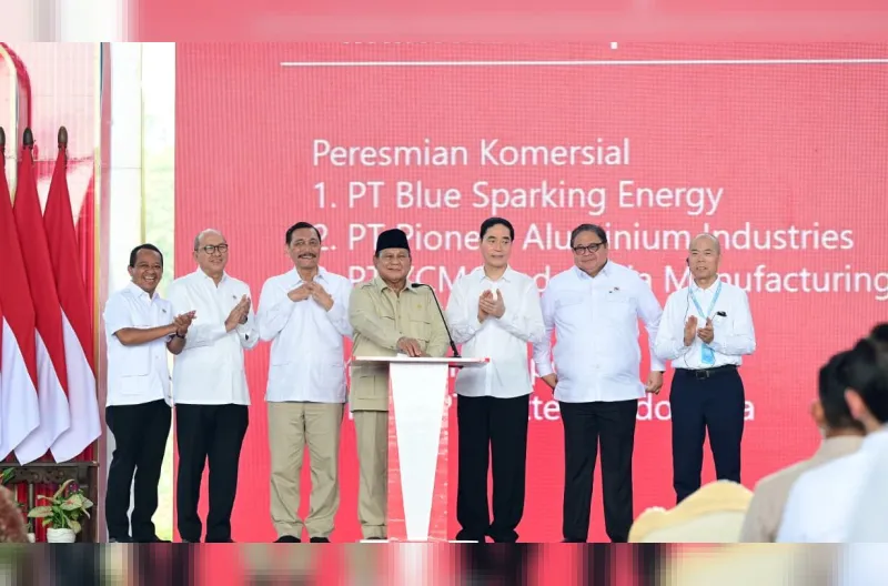 Presiden Prabowo Subianto secara resmi memulai komersialisasi dan groundbreaking 11 ekosistem hilirisasi nikel dengan total keseluruhan nilai investasi mencapai USD10,2 miliar atau sekitar Rp180 triliun serta melepas ekspor perdana baterai kendaraan listrik, di kawasan Indonesia Weda Bay Industrial Park (IWIP), Kabupaten Halmahera Tengah, Provinsi Maluku Utara, Kamis, 8 Oktober 2026.