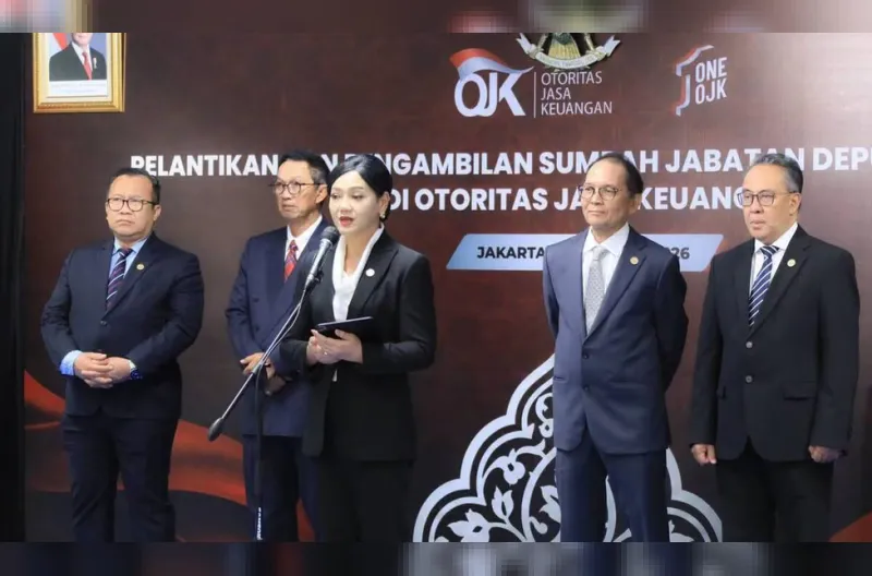 Ketua Dewan Komisioner Otoritas Jasa Keuangan (OJK) Friderica Widyasari Dewi, Rabu ini di Jakarta melantik dan mengambil sumpah jabatan Henry Rialdi sebagai Deputi Komisioner Pengaturan dan Pengawasan Bursa Mineral dan Komoditas Strategis (BMKS)