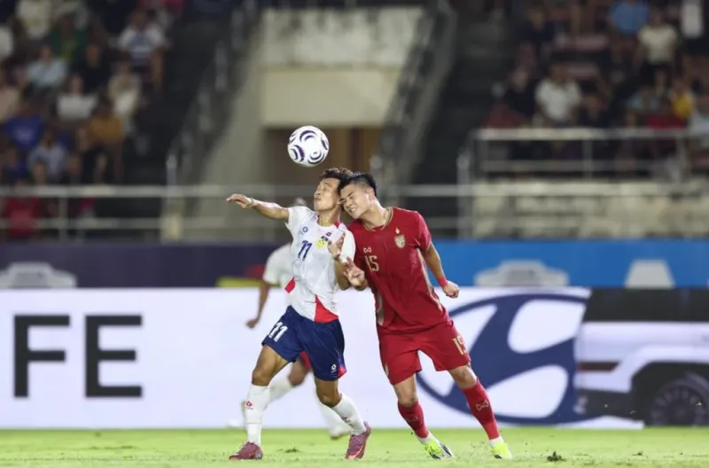 N. Weerawatnodom (Thailand) duel udara dengan C. Waenpaseuth (Laos)