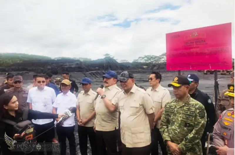 Panglima TNI Dampingi Menhan Tinjau Penertiban Lahan Tambang di Kalteng Panglima TNI Dampingi Menhan Tinjau Penertiban Lahan Tambang di Kalteng