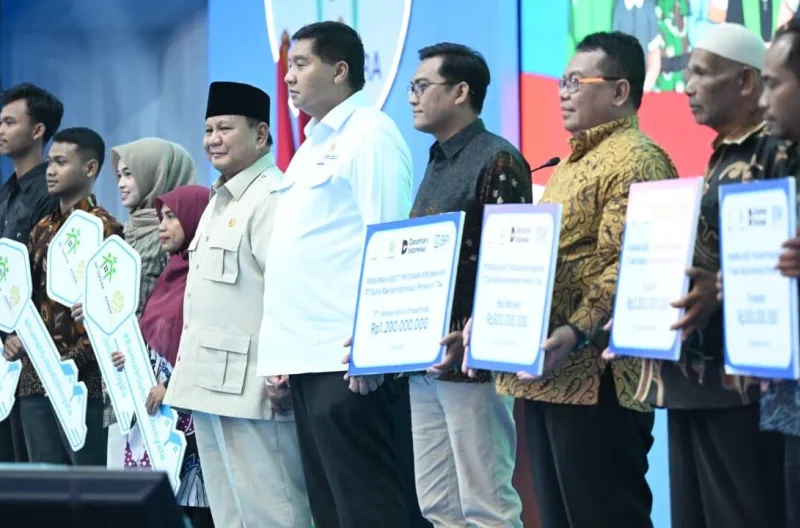 Presiden Prabowo Subianto meresmikan Akad Massal 62.000 Unit Kredit Pemilikan Rumah (KPR) Rumah Subsidi dan Kredit Usaha Rakyat (KUR) Perumahan senilai Rp880 miliar yang digelar secara _hybrid_ dan dipusatkan di kawasan Puri Delta City Side Batang, Kabupa