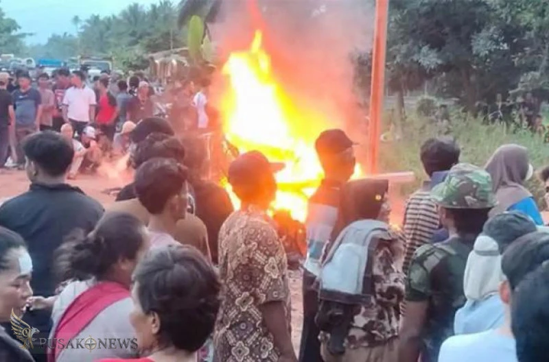 Kapolda Riau Copot Kapolsek dan Kanit Usai Rumah Terduga Bandar Narkoba Dibakar Massa