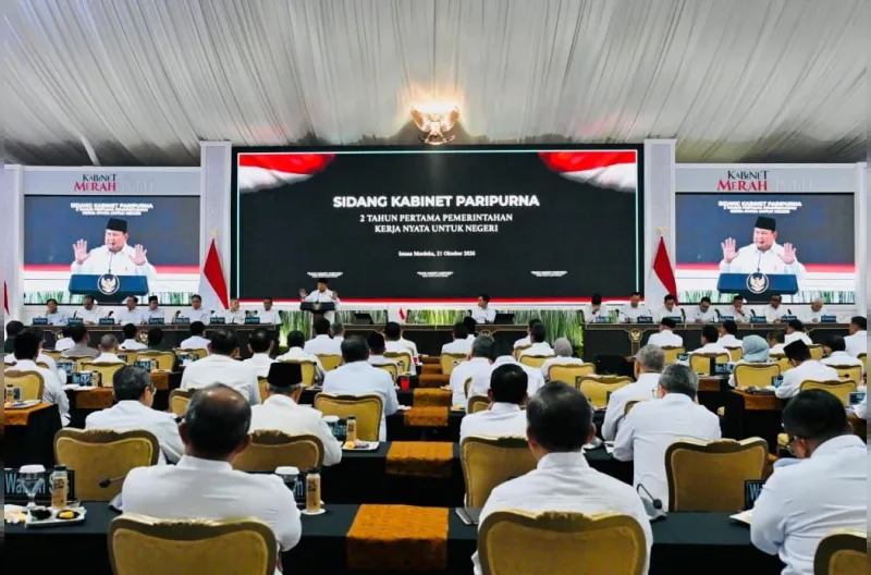 Presiden Prabowo memimpin Sidang Kabinet Paripurna (SKP) 2 Tahun Pertama Pemerintahan Kerja Nyata untuk Negeri di halaman tengah Kompleks Istana Kepresidenan Jakarta, pada Rabu, 21 Oktober 2026