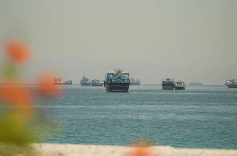 Kapal-kapal berlabuh di Selat Hormuz, seperti terlihat dari Musandam, Oman