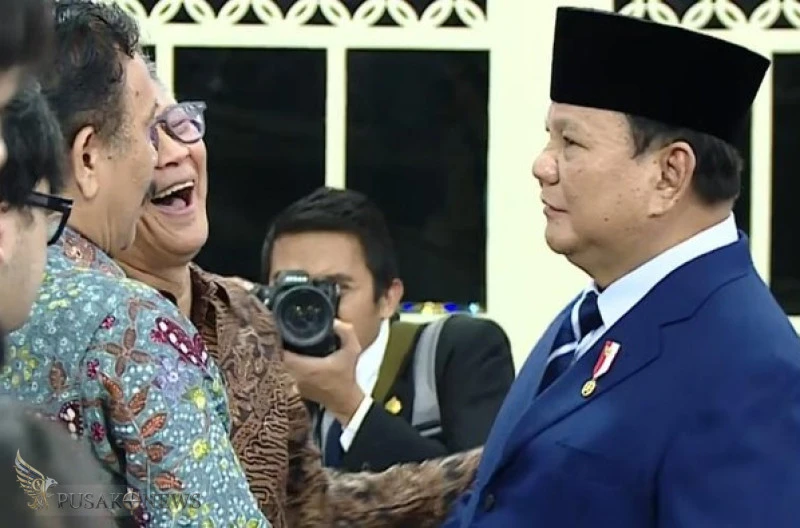 Momen Hangat Presiden Prabowo Menyapa Rocky Gerung dan Syahganda di Istana Negara