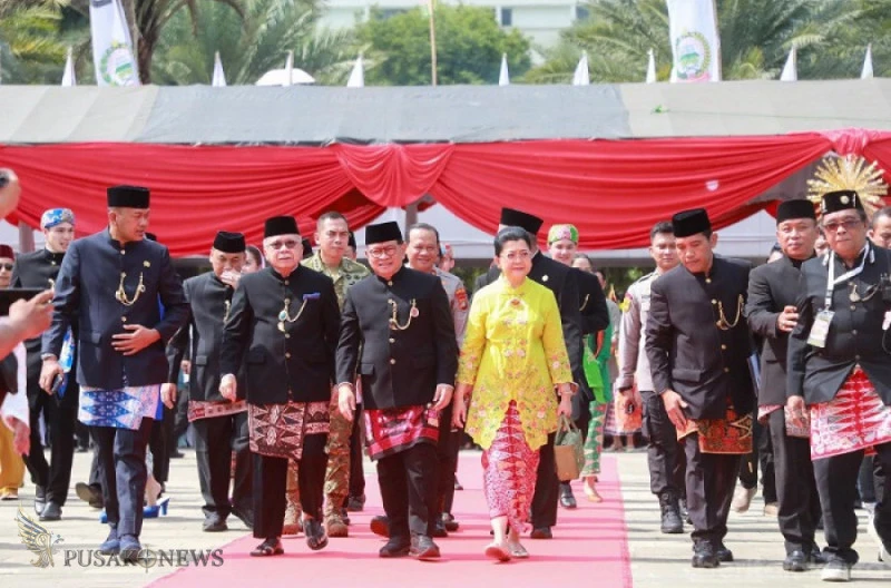 Gubernur DKI Jakarta, Pramono Anung, menghadiri perayaan Lebaran Betawi 2026 yang berlangsung di Lapangan Banteng, Jakarta Pusat, Sabtu (11/4).
©PusakoNews.com/red