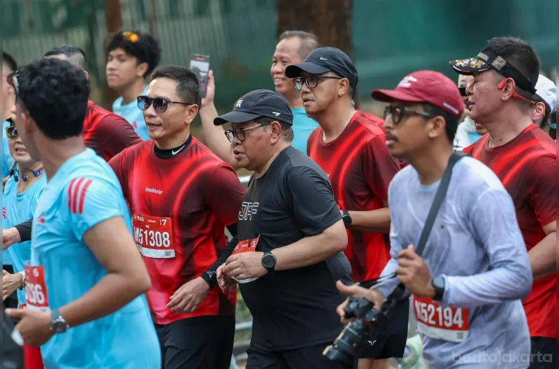 Gubernur Pramono ikut serta dalam ajang Le Minerale 10K