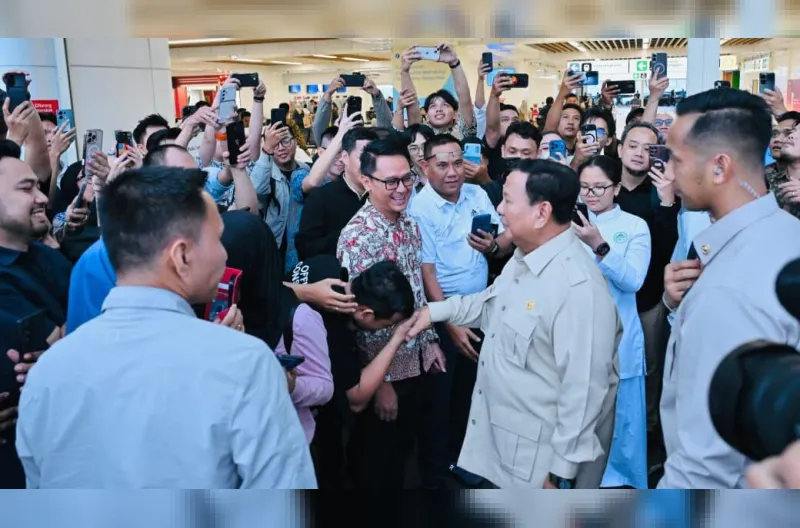 Presiden Prabowo Subianto kembali ke Jakarta usai melaksanakan kunjungan kerja di Provinsi Jawa Barat pada Jumat siang, 30 Oktober 2026 menggunakan moda transportasi Kereta Cepat Jakarta–Bandung atau Whoosh.