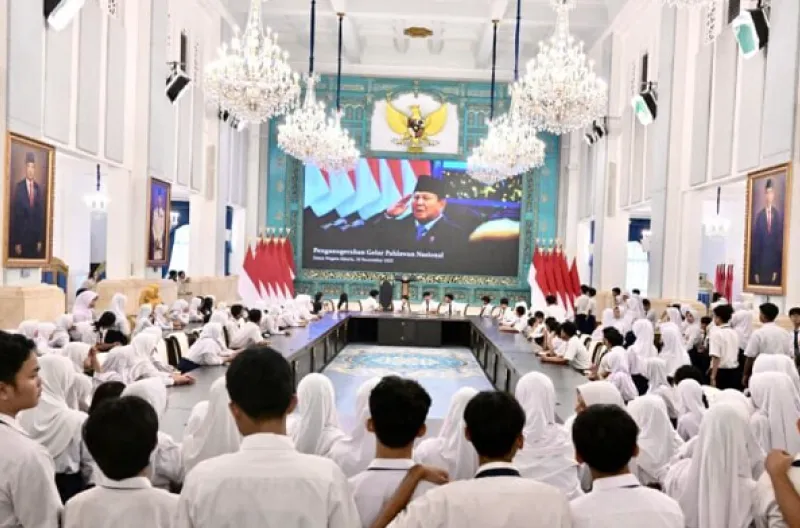 Siswa-siswi SMPN 4 dan SMPN 94 Jakarta Pusat mengikuti kegiatan Istana untuk Anak Sekolah pada Selasa, 19 Mei 2026 di Istana Kepresidenan, Jakarta