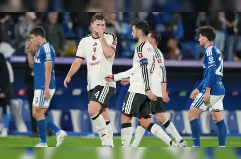 Manchester United Dipermalukan Como 4-1, Michael Carrick Tertekan di Tengah Kritik Bruno Fernandes